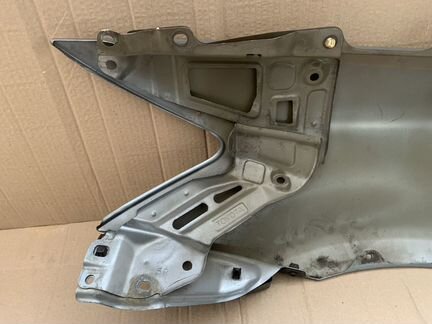 Крылья передние левое и правое Lexus IS 250