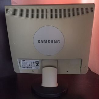 Монитор Samsung