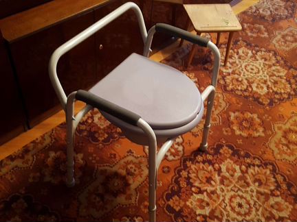 Кресло инвалидное с санитарным оснащением Армед