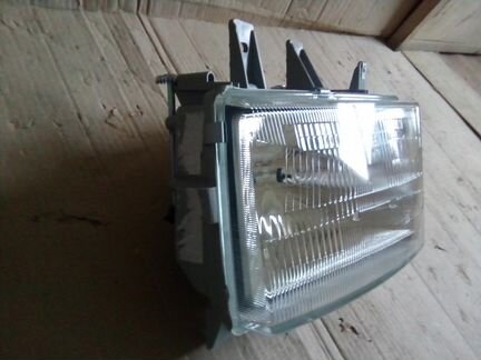 Фара передняя левая Hyundai HD 1998 2004