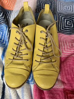 Желтые ботинки