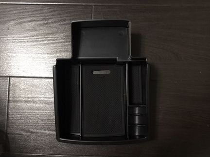 Полка в подлокотник Audi Q5 -2014