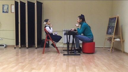 Репетитор по вокалу, сольфеджио, ф-но,техника речи