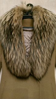 Пальто зимнее с воротником из енота