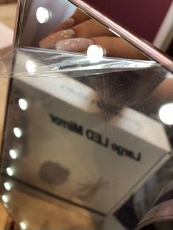 Настольное зеркало с подсветкой