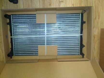 Радиатор охлаждения двигателя Nissens