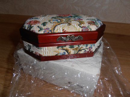 Шкатулка для украшений (с зеркалом)