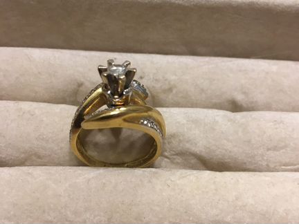 Женское кольцо с брилиантами