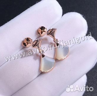 Золотые сергии с бриллиантом