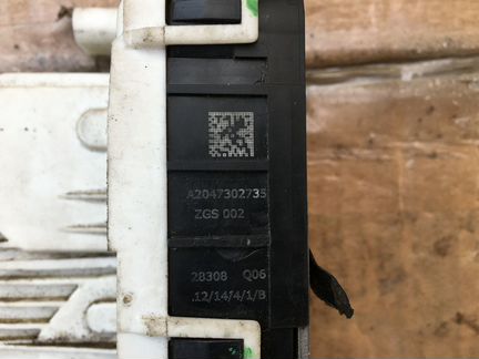 Замок двери задней левой Мерседес A2047302735