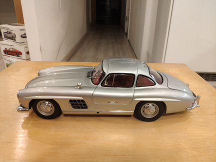 Minichamps Mercedes 300SL 1:18 серебро