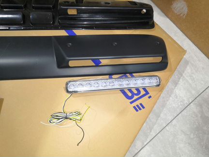 Козырёк Mercedes w 464 с led
