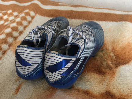 Футбольные бутсы nemeziz