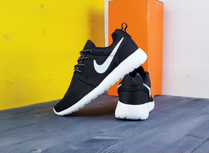Nike Rosherun кроссовки новые женские