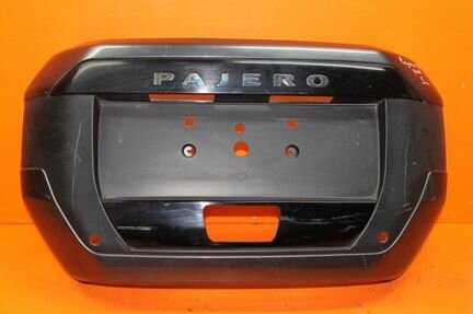 Крышка запасного колеса Mitsubishi Pajero 4