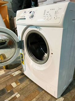Стиральная машина Zanussi узкая 5кг