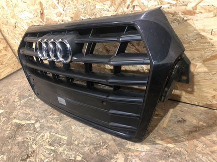 Решетка радиатора Audi Q5 80A чёрная