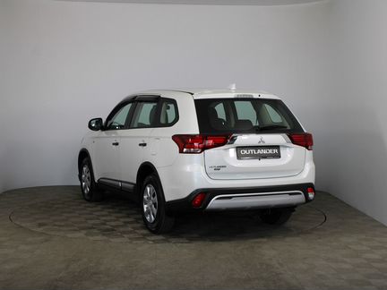 Mitsubishi Outlander 2.0 CVT, 2020