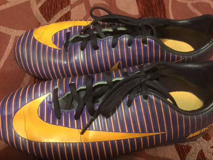 Бутсы футбольные с шипами Nike р.35,5 (22,5 см)