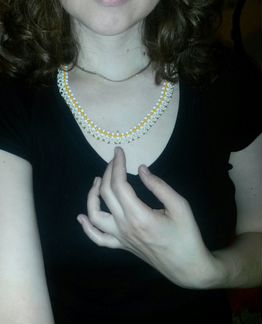 Колье из бисера бело-оранж ручная работа