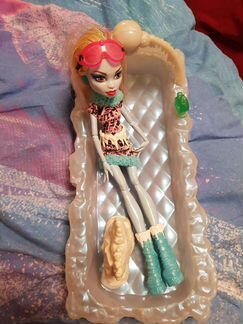 Кукла Монстер Хай + кровать