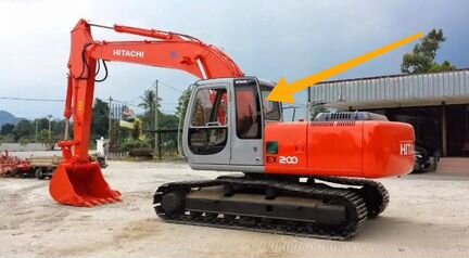 Стекло заднее на экскаватор Hitachi Ex200/300