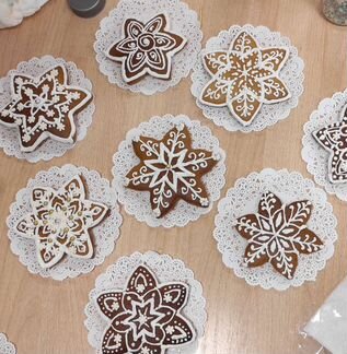 Праздничные пряники в подарочных упаковках