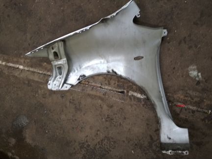 Продам оригинальное переднее крыло Toyota Auris
