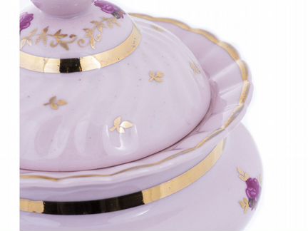 Шкатулка изящной формы с цветочным декором, фарфор