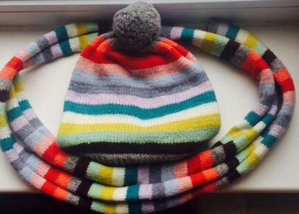 Продаю комплект шапку и шарф бу марки Gap