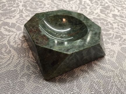 Пепельницы из малахита