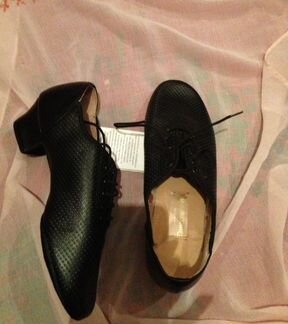 Новые тренировочные ботинки для занятий танцами