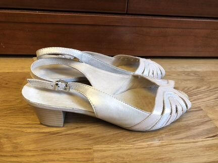 Женские босоножки