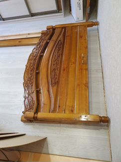 Деревянная кровать