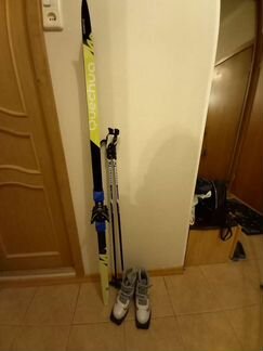 Лыжные ботинки плюс лыжи