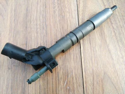 Форсунка топливная Mercedes OM642. Есть комплект