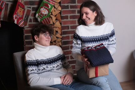 Свитер с оленями