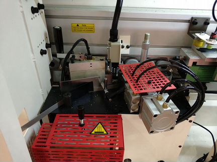 Кромкооблицовочный станок автоматический